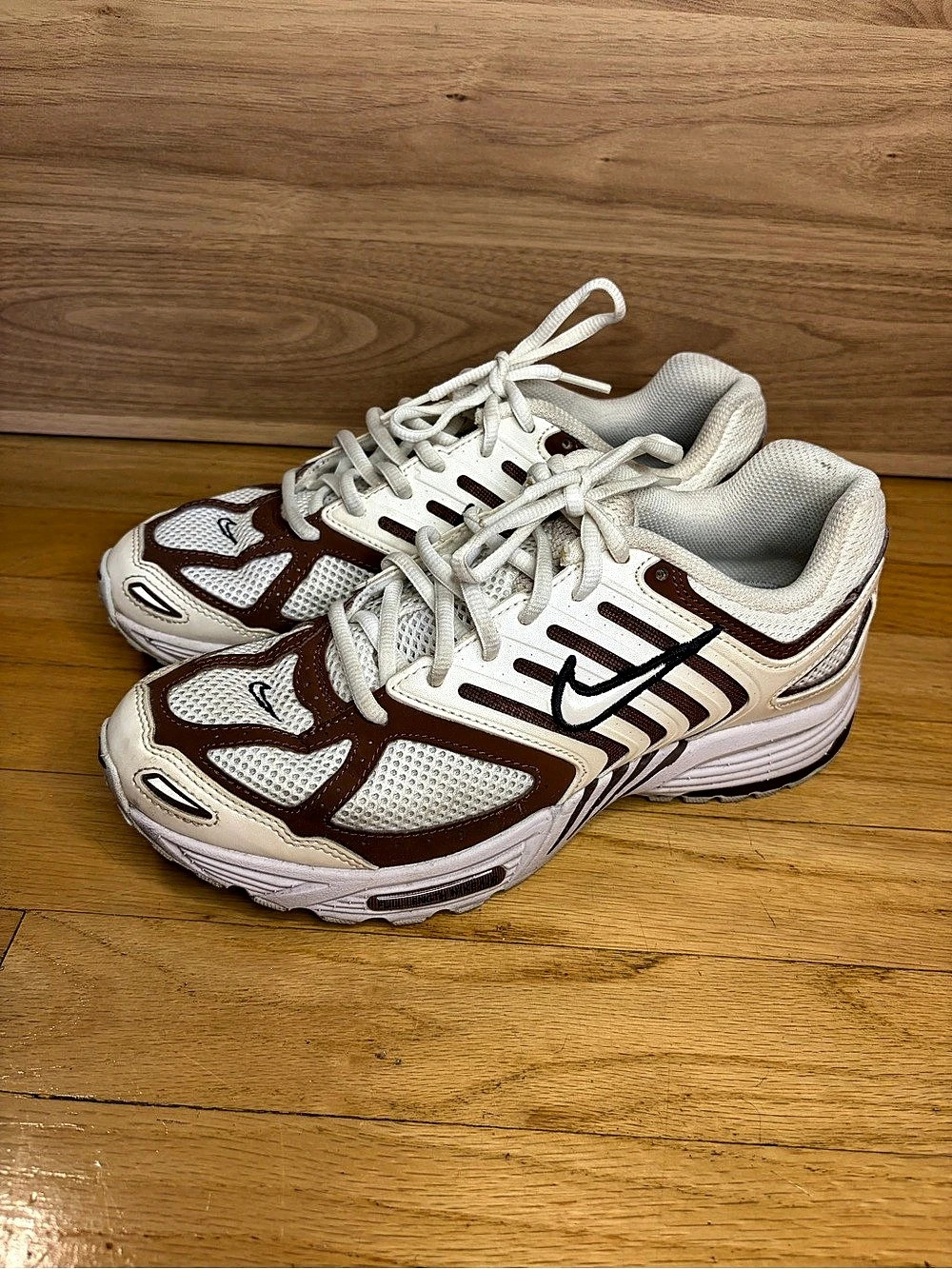 Nike Air Pegasus 2K5 Women's Sneakers in Brown and White - Size 8.5
